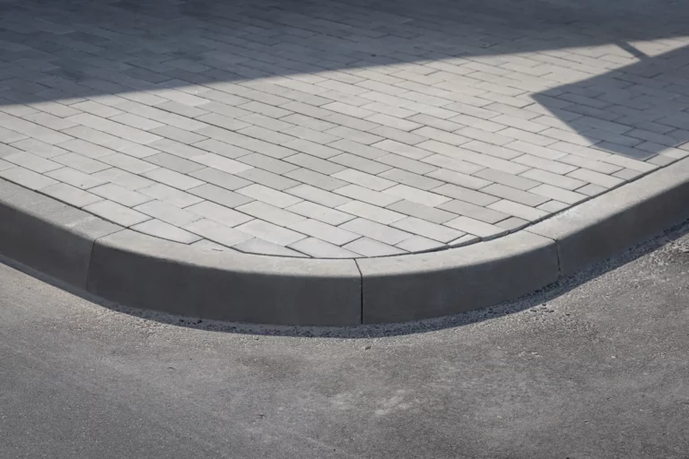 Radiusinis gatvės bordiūras